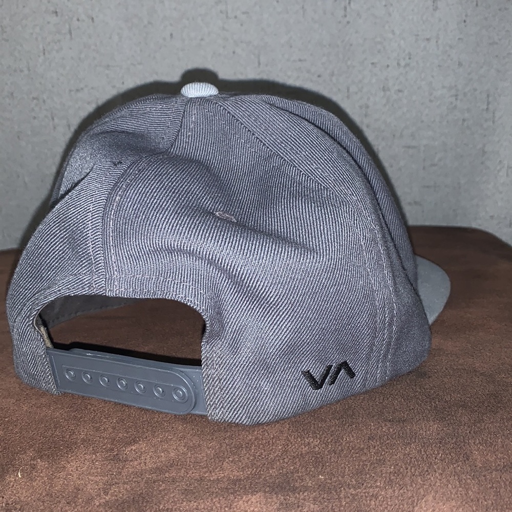 Grey RVCA hat - Picture 2 of 3